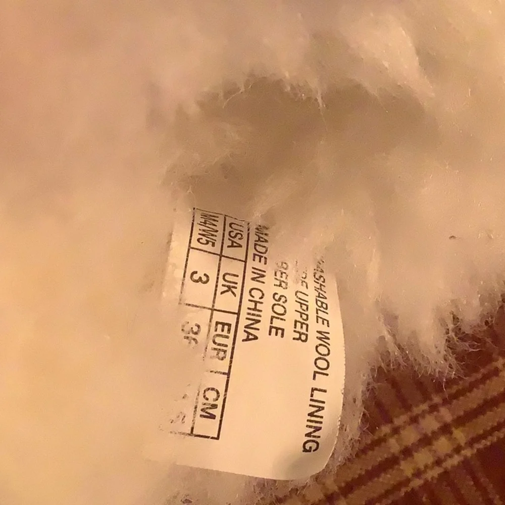 Emu wool lined suede boots size 5 - Picture 2 of 4